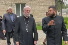 Hlavní vatikánský diplomat navštívil Ukrajinu. Sanuje papežovy výroky, míní historik