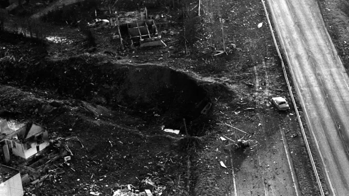Kráter po spadlém letadle u Lockerbie