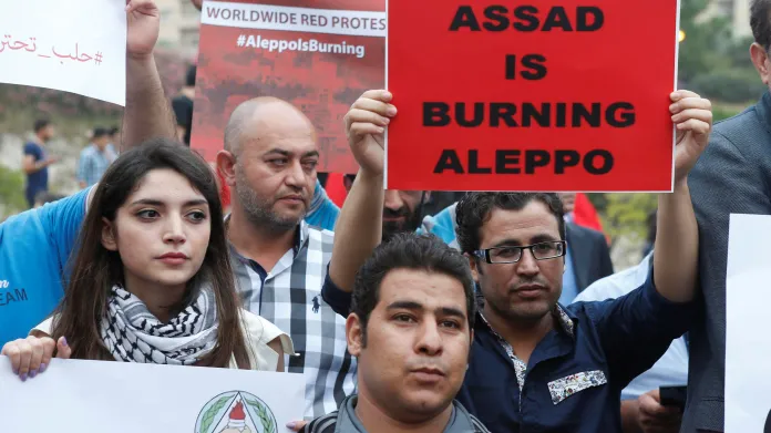 Protesty proti bombardování Aleppa