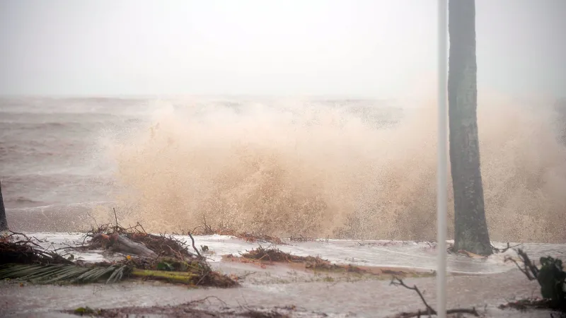Cyklon Yasi udeřil na pobřeží Austrálie