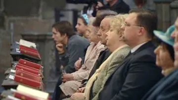 Věřící na bohoslužbě