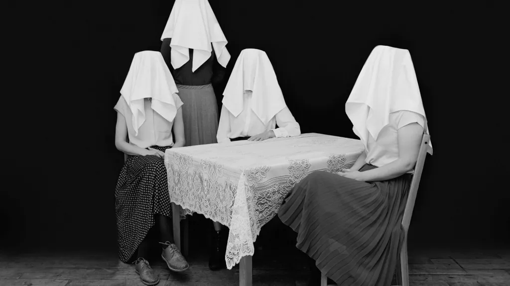 Z výstavy Tereza Zelenková: Had, který zmizel v díře ve stěně (Galerie NoD)