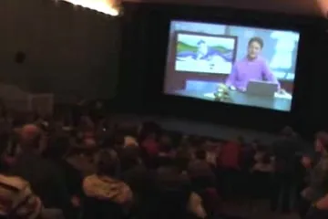 Hejničtí českým hokejistům fandili v kině