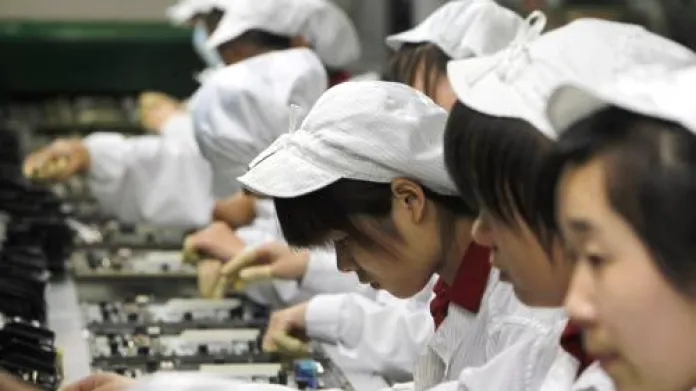 Zaměstnanci tchajwanské firmy Foxconn