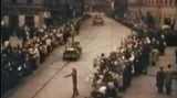 Dobový záběr na vstup amerických vojáků do Plzně