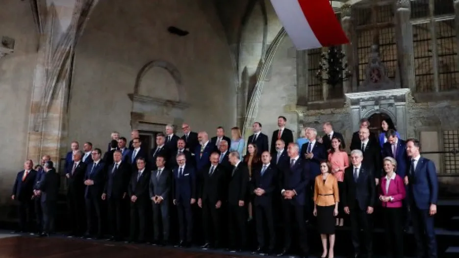 Společná fotka účastníků summitu na Pražském hradě,  Autor: David W Cerny,  Zdroj: Reuters