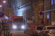 Policie obvinila tři lidi kvůli zřícení budovy v Praze, při kterém se zranili tři dělníci