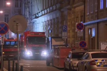 Policie obvinila tři lidi kvůli zřícení budovy v Praze, při kterém se zranili tři dělníci
