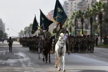 Sýrie oslavila rok od pádu Asada i vojenskou přehlídkou