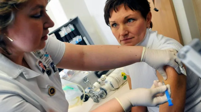 Dana Jurásková při očkování