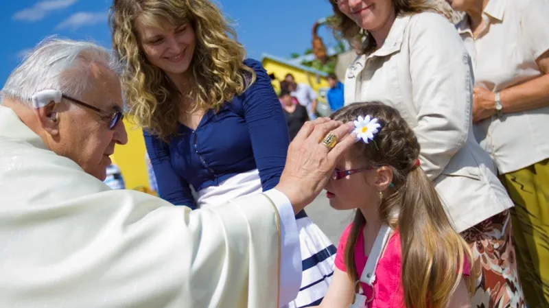 Z návštěvy kardinála Miloslava Vlka v Lažišti