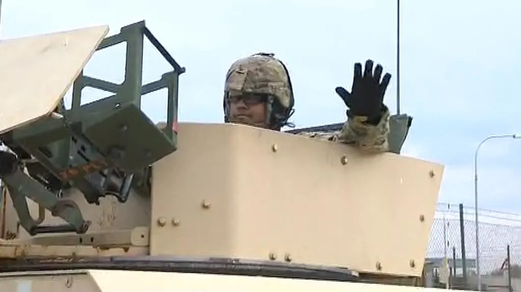 Americký konvoj opouští vyškovské kasárny