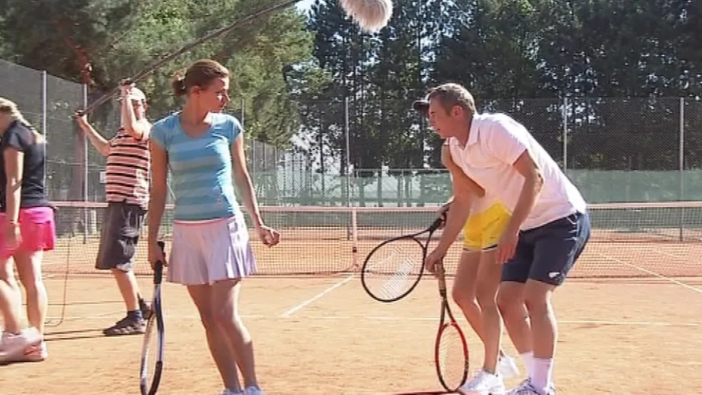 První natáčecí den se odehrál na tenisových kurtech