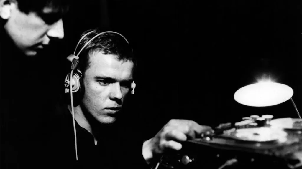 Radomír Kos (vpravo) jako mistr zvuku v roce 1971