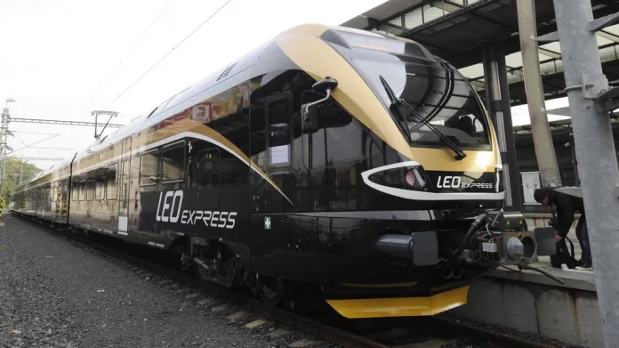 Vlak Leo Express na hlavním nádraží v Praze