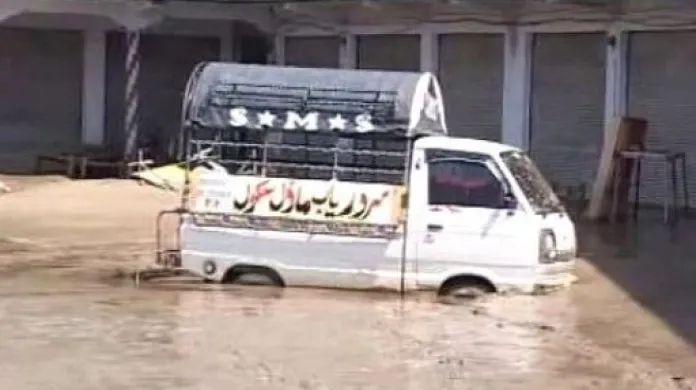 Pákistán dále sužují záplavy