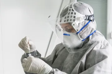 Covid v Česku sílí, ve Zlínském kraji ruší plánované operace a žádají o pomoc