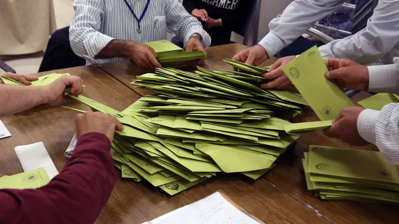 Sčítání hlasů tureckých parlamentních voleb