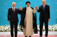 Putin vyrazil do Íránu, kde s Erdoganem jednal o vývozu ukrajinského obilí a Sýrii