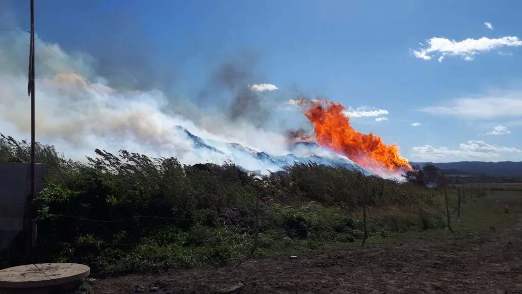 Požár štěpky v Rožmitále pod Třemšínem