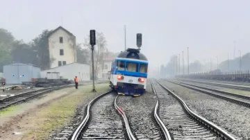 Osobní vlak vykolejil při vjezdu do stanice v Neratovicích