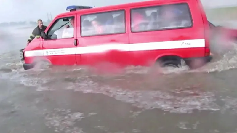 UDÁLOSTI: Záplavy a krupobití v sobotu zasáhly východ Čech a jih republiky