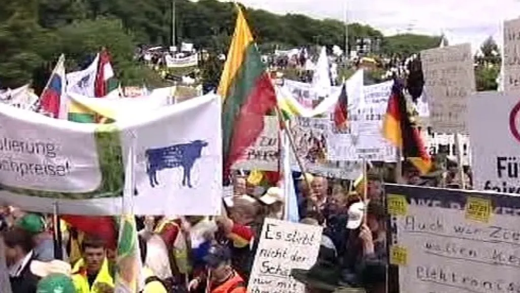 Demonstrující zemědělci