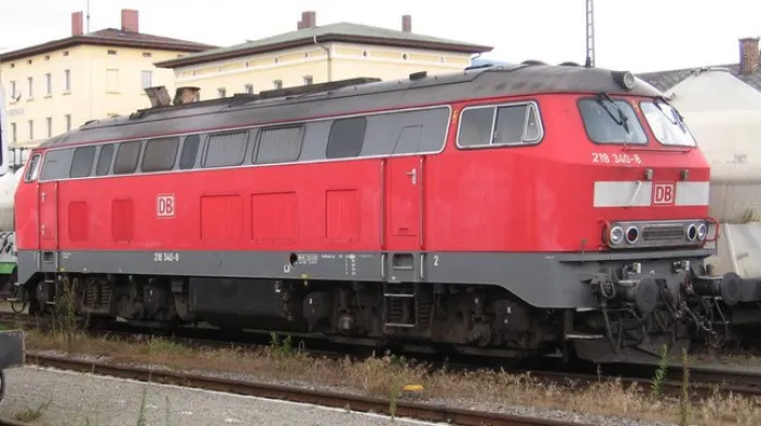 Dieselová lokomotiva DB 218.340 ve stanici Furth im Wald