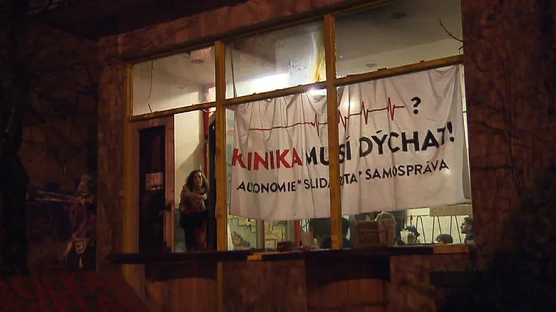 Na žižkovské poliklinice zůstávají aktivisté