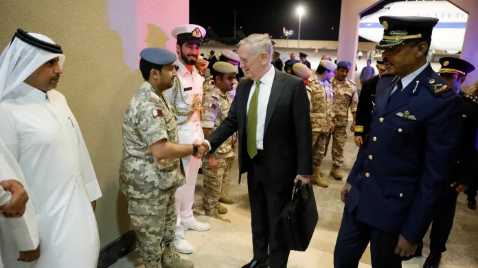 Ministr obrany James Mattis navštívil základnu Al- Udajd v dubnu