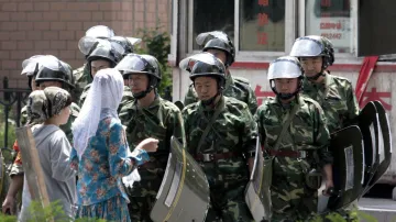 Čínské bezpečnostní síly v provincii Sin-ťiang obývané Ujgury