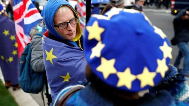 Odpůrci brexitu čekají na výsledek hlasování před budovou britského parlamentu,  Autor: John Sibley,  Zdroj: Reuters