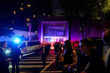 Trump byl evakuován z galavečeře s novináři poté, co se ozvala střelba