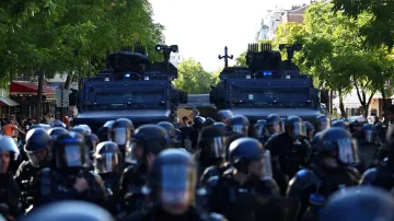Francouzi demonstrují v rámci celostátního dne stávek a protestů proti vládě