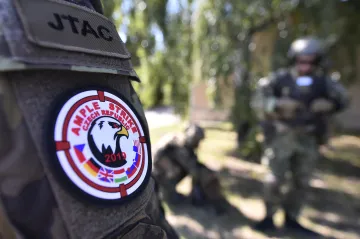 Najít cíl a udeřit! V Náměšti nacvičují vojáci na zemi i na nebi