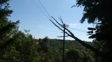 Několik obcí je stále bez elektrického proudu