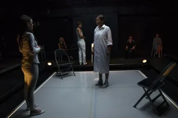 Zpovědi vražedkyň jsou i na jevišti intimní. A není to Komedie