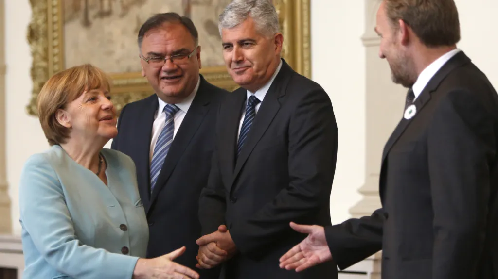 Bosenský premiér Dragan Čović (druhý zprava)