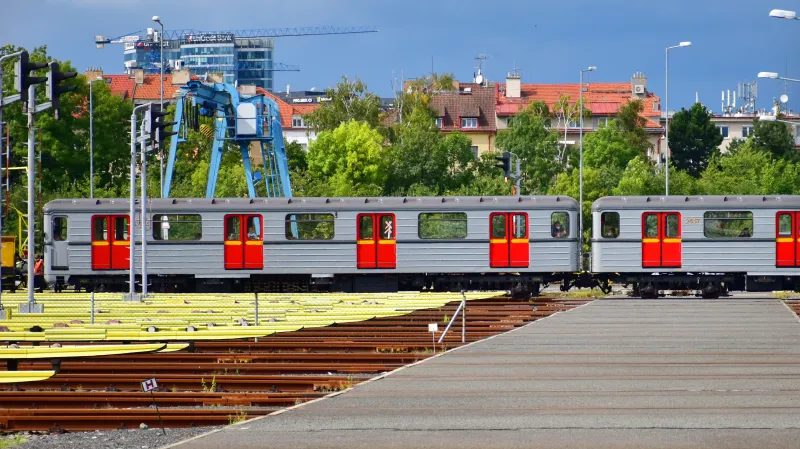 Metro 81-71 v kačerovském depu