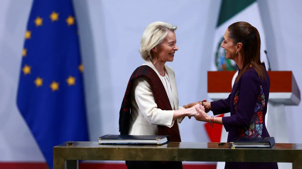 Předsedkyně Evropské komise Ursula von der Leyenová a mexická prezidentka Claudia Sheinbaumová