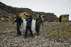 Vědci z Brna sesbírali za dva měsíce na Antarktidě šest tun odpadu