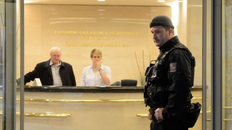 Zátah v EGAP a ČEB: Policisty zajímá 16 investičních projektů