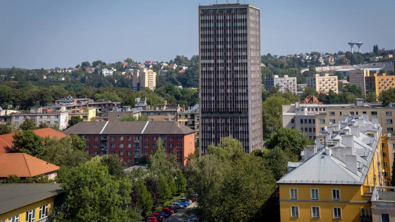 Ostravský mrakodrap se začne měnit na bytovou rezidenci podle Jiřičné