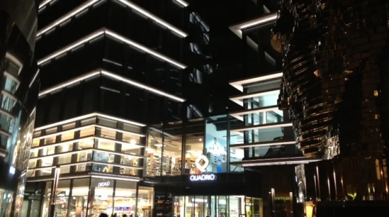 31. října otevřeli Quadrium a za ním se roztočila hlava F. Kafky od D. Černého