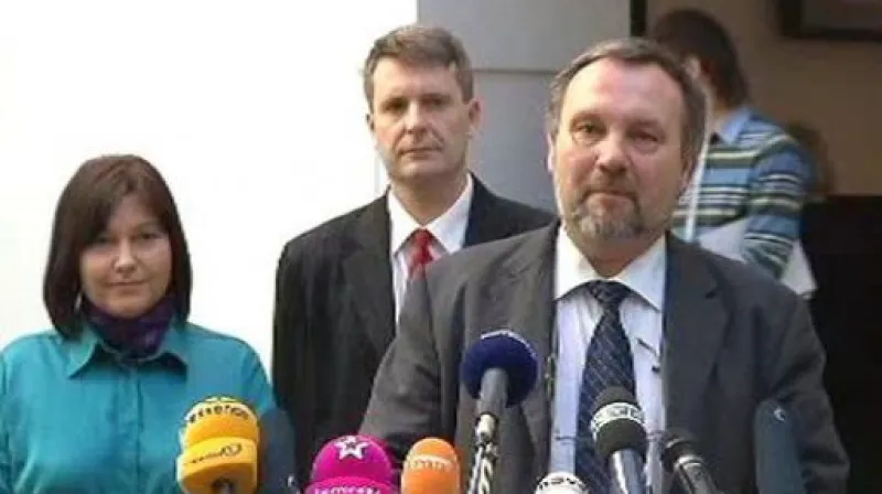 Brífink KSČM o schvalování mateřské