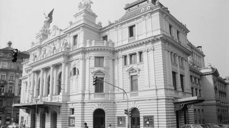 Divadlo na Vinohradech (1982)