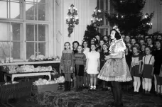 Vánoce roku 1945 byly skromné a mnohdy bolestné. Některé děti však poprvé ochutnaly čokoládu