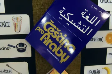 Děti iráckých uprchlíků zasedly do školních lavic. Musí se nejdříve zdokonalit v češtině