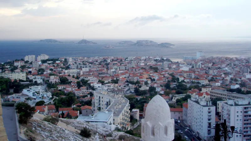 Pohled na Marseille a pevnost d'If od kostela Notre Dame de la Garde