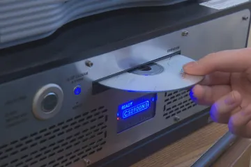 Soudy míří od cédéček k centrálnímu úložišti na serverech